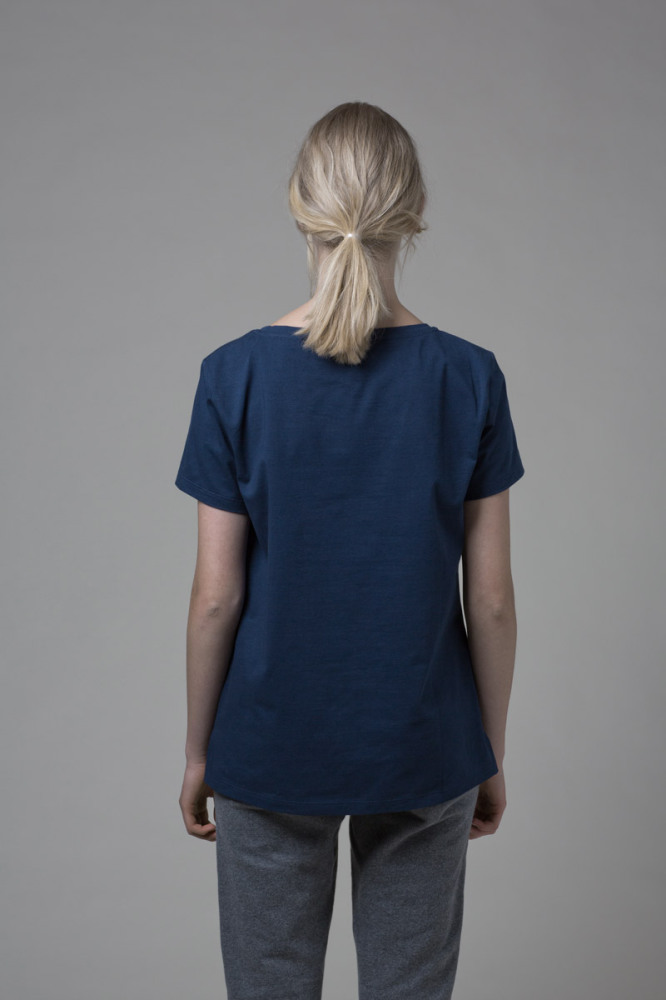 Our WONO. 1 BLUE t-shirt in soft cotton. It has a loose fit with a flattering round neckline.