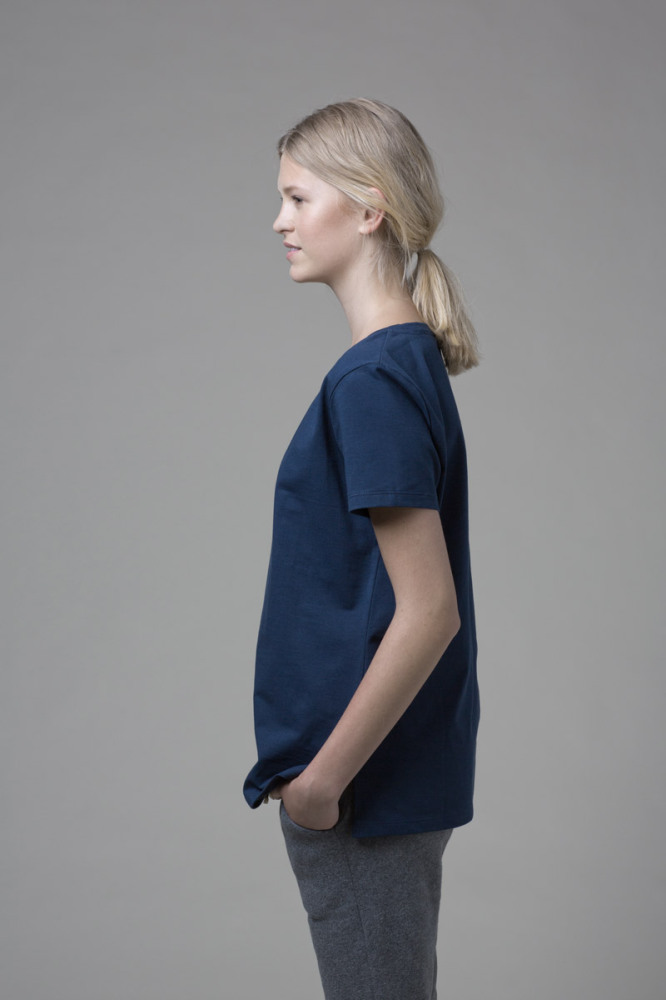 Our WONO. 1 BLUE t-shirt in soft cotton. It has a loose fit with a flattering round neckline.