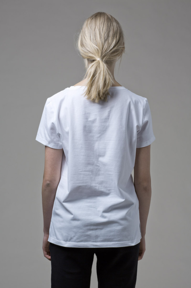 Our WONO. 1 WHITE t-shirt in soft cotton. It has a loose fit with a flattering round neckline.